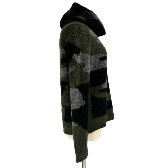 RD STYLE Ezra Camo Turtleneck Sweater - Picture 4 of 8